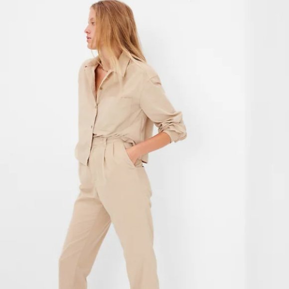 GAP Pants - High Rise Pleated Taper Corduroy Pants with Washwell
